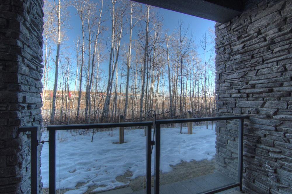 Pinnacle Inn & Suites Aspen YYC Exterior foto